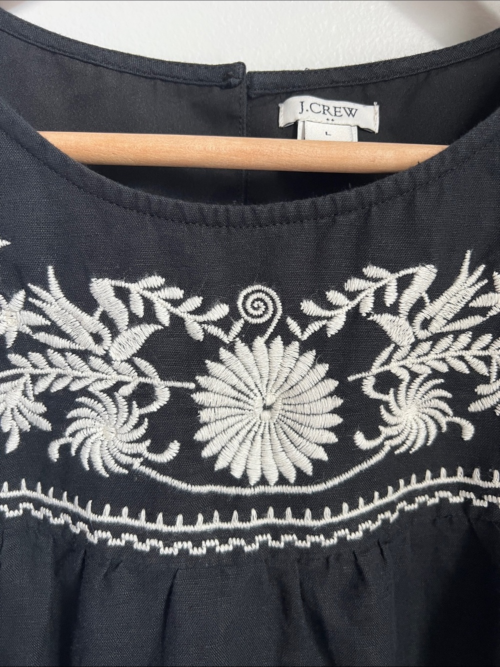 J. Crew | Black Sleeveless Dress with White Floral Embroidery Size L - Picture 5 of 17